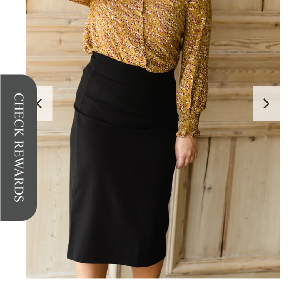 **SOLD!** NWT Black Inherit Clothing Pencil Skirt Size 6!